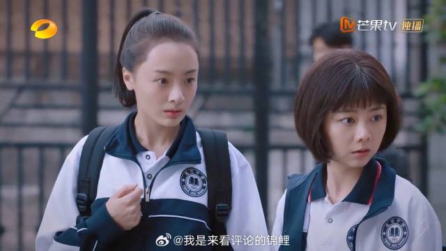 乖乖女秒变酷姐？班长追还公交卡意外撞破，当场惊掉下巴！