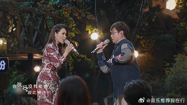 周蕙不愧是成龙偶像，与谭咏麟合唱《约定》，开口就跪