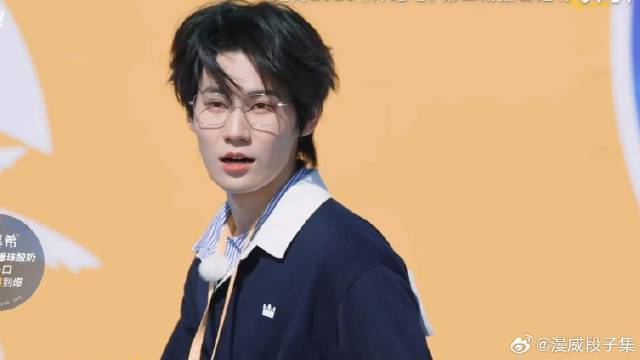 说出男歌手的名字 谁料张真源脱口而出孟子义，被“百灵鸟”歌声洗脑了！