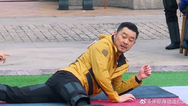 简直把人笑疯了，沙溢周深任人摆布，四肢差点就残废了丨奔跑吧