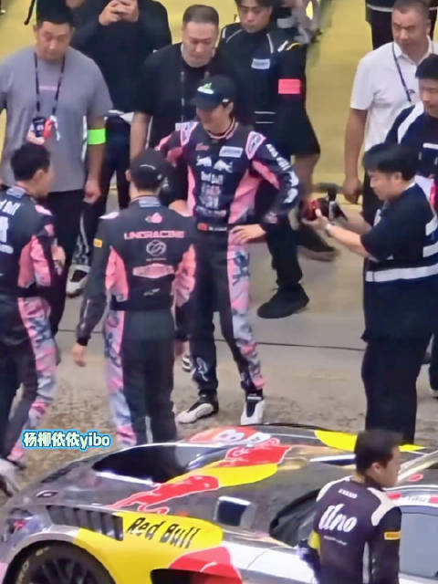 王一博上海8小时耐力赛GT3 SA组别夺冠