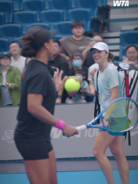 大坂直美与斯瓦泰克友好会晤，备战2026中网