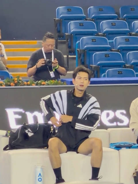 OMG，李现打球都这么帅
