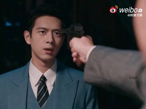看《我不是大师》片场花絮，李现反复推敲表演细节…