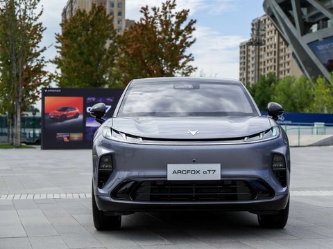 15万级大五座SUV续航扎实，极狐阿尔法T7随心驰骋