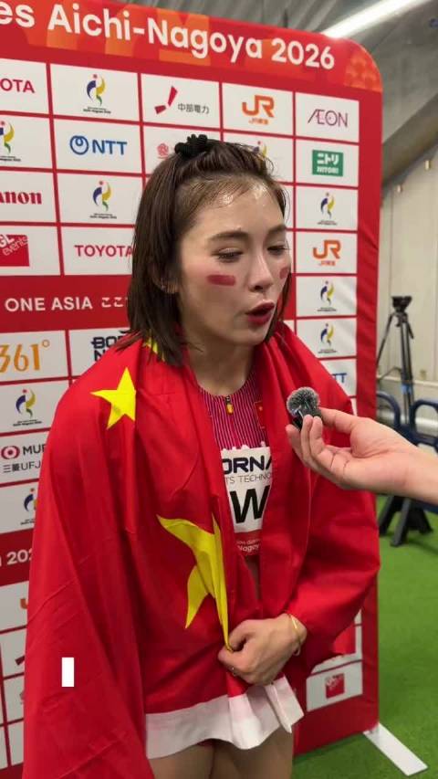 吴艳妮雨中起跑慢仍夺铜牌