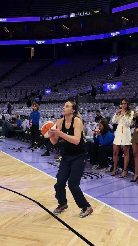 WNBA现场（女武神vs飞翼） 佩奇和谢泼德下半场能不能带球队打回气势