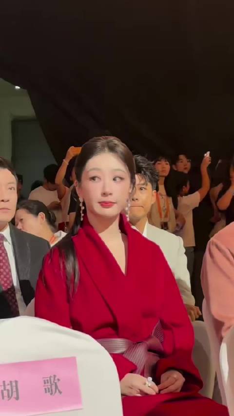 这颜值，这气质，这气场，绝了