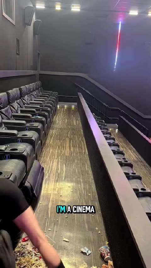 清洁员清理《阿凡达》放映后的现场....真的恶心到爆
