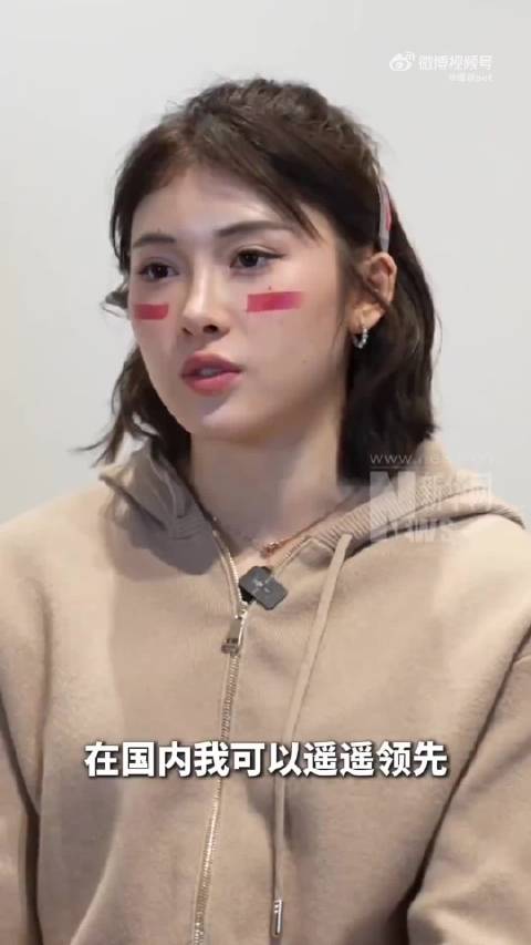 “吴艳妮此前采访：在亚洲我不失误我就是冠军”