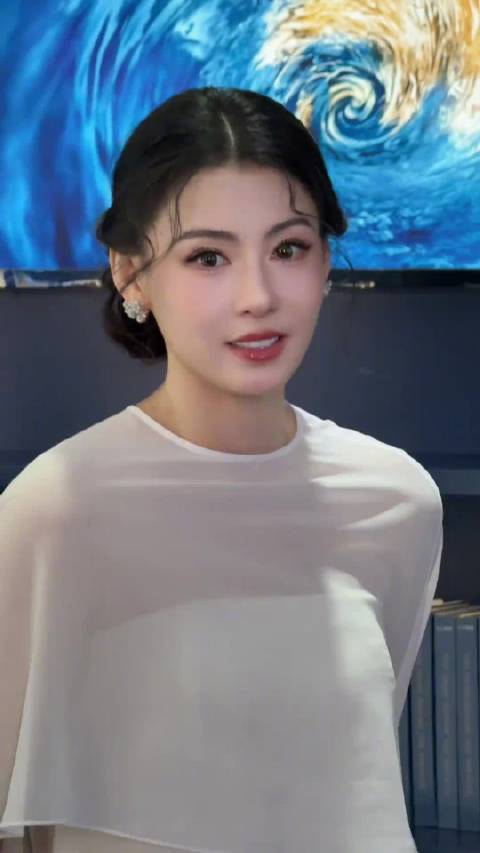 岁月从不败美人，张柏芝胖了点后好像更美了 美得像画里的人，好有少女感