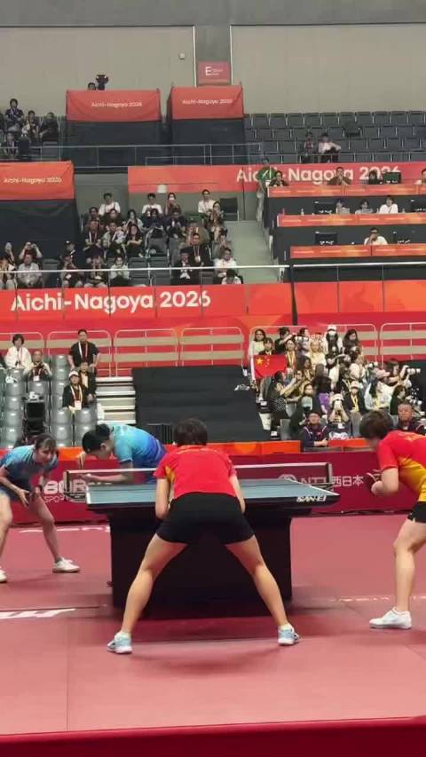 王曼昱蒯曼太稳了，4-0横扫日本最强女双，守住金牌！