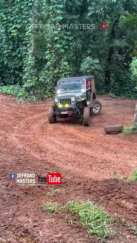 Jeep越野车后轮异常致甩动，需两人同驾