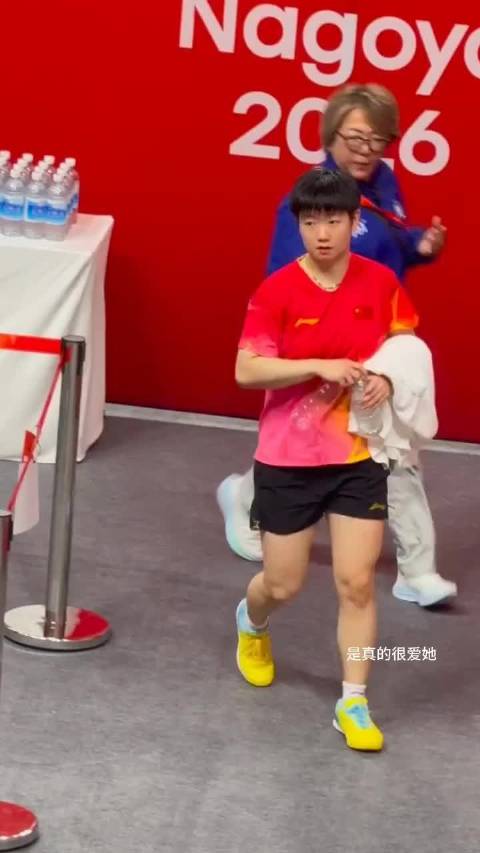 邓亚萍点评王曼昱孙颖莎决赛，称孙颖莎不输外战但倒在队友手里