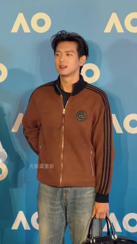 李现×「澳网明信赛」采访 明艳动人是不是也可以用来形容李现