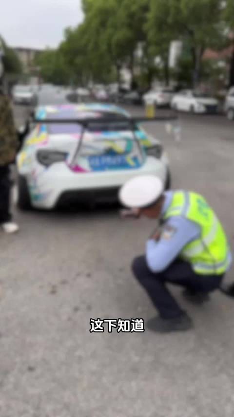 我勒个汽车爆改大黄蜂啊，简直大开眼界 ！