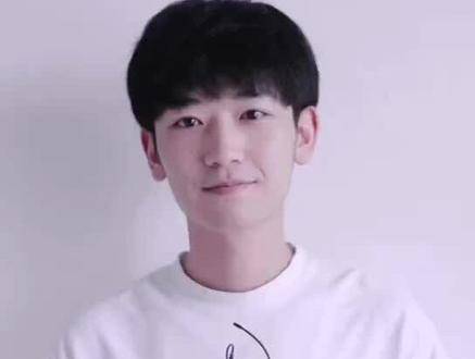 生活里也要当个皮小孩，郭丞生日快乐，多蹦迪！ 时尚芭莎