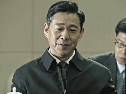 “自铁锹破土那一瞬，同伟便亲手斩断了所有来路”