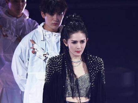 谢娜登台献唱天下mix将军令，夺冠之夜高光时刻燃炸