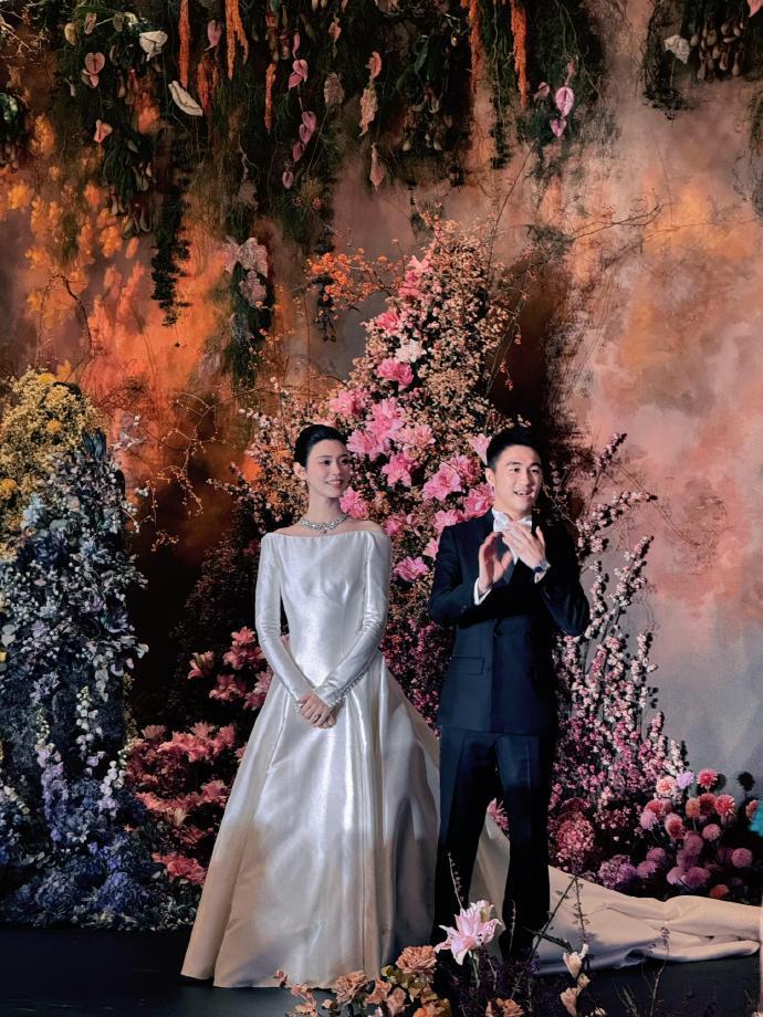 黄晓明古巨基现身奚梦瑶何猷君婚礼答谢宴！众星到场祝贺，四太发言致谢儿媳