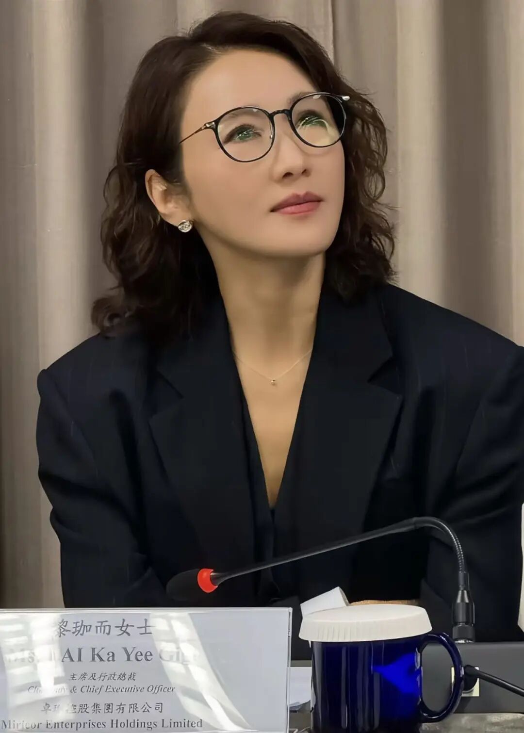 一港股股民狂喜，他们的童年女神竟是董事会主席…