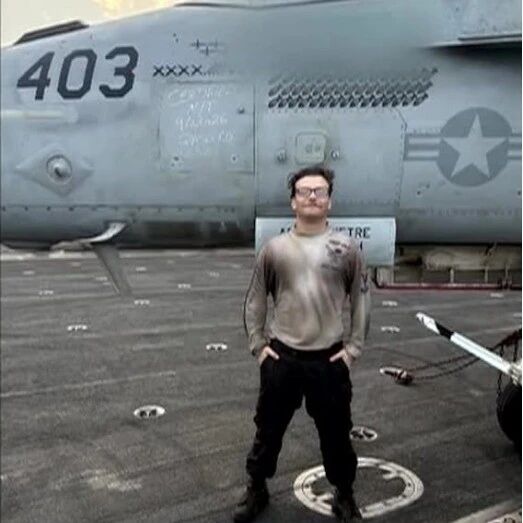 “林肯”号水手回家后发现：被偷家了！