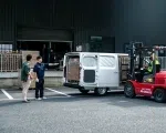 五菱扬光L亮相：首搭宁德时代城配专用电池