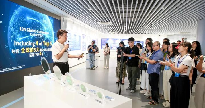 “央媒话厦门”采访团走进厦门火炬高新区等地，触摸鹭岛科创蓬勃脉动