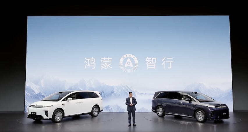 余承东发了“鸿蒙版保时捷”！一口气连上三款车，公开回应问界
