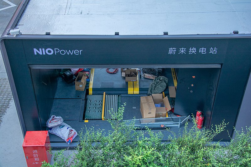 蔚来砸了200亿元的换电生意，终于等来第一个整车股东