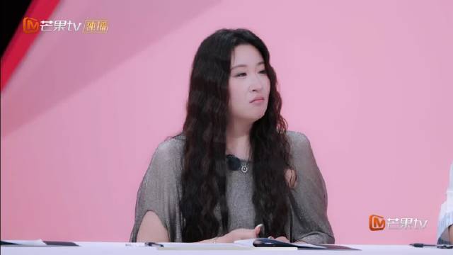 锤娜丽莎回应张家齐母女争议，称被气懵劝网友别生气