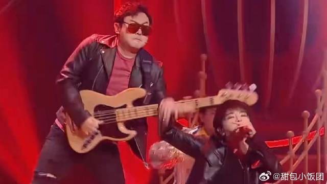 王牌家族能开演唱会了，沈腾弹贝斯贾玲打架子鼓，华晨宇狂飙高音太炸！