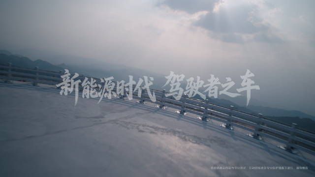 追光S接着搞活儿，这回1分钟画了12圈定圆，创造吉尼斯漂移记录