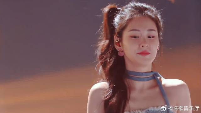 张碧晨真是孩他娘？高马尾一扎，这不妥妥女大学生吗丨天赐的声音