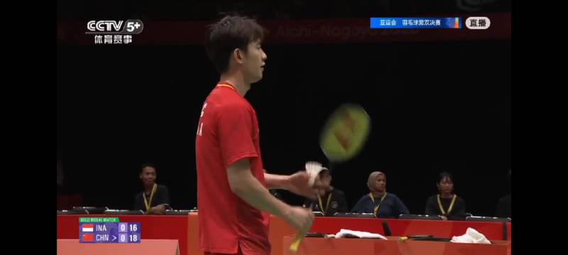 梁伟铿王昶亚运男双决赛首局21-19领先印尼组合