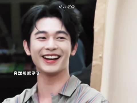 比起紧张的卧底博弈，这种忘任务的小插曲反而更轻松…