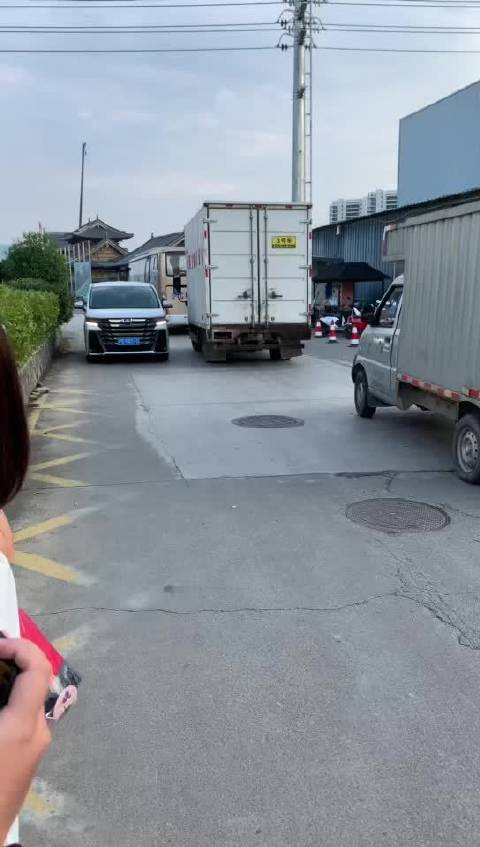 9.29日任嘉伦下早班回家可以好好休息休息了
