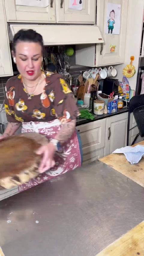意大利家庭主妇准备一日三餐