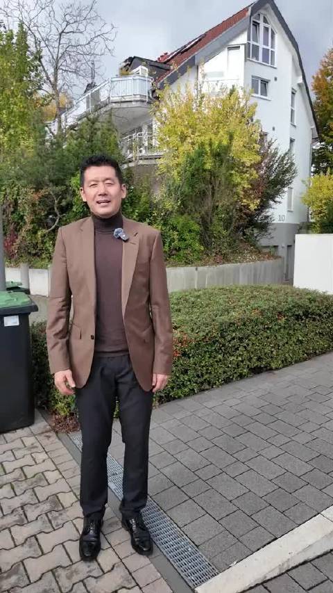 杨晨带大家去看看他当年在法兰克福住过的地方，一起重温德甲岁月和足球的魅力