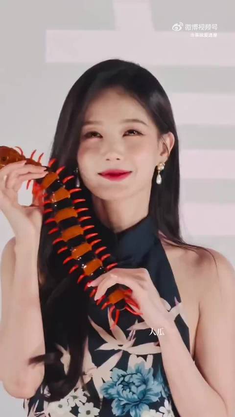 李一桐展现冷艳蛇蝎美人，一秒变脸充满算计感