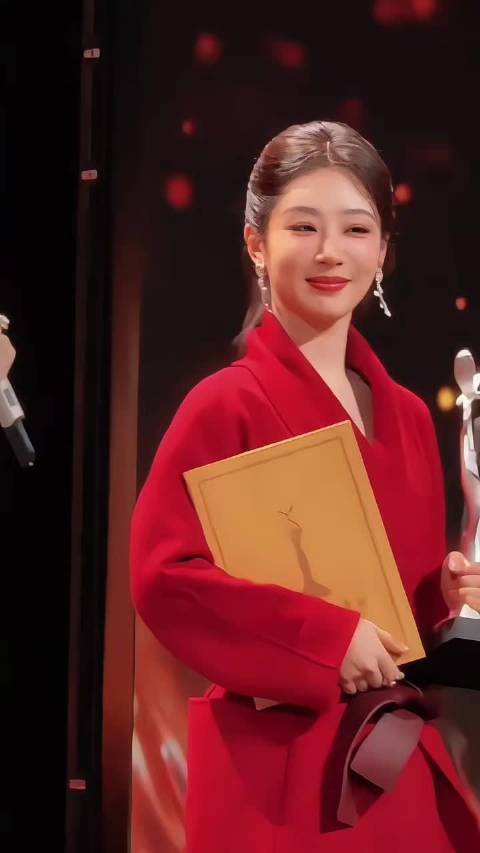 对不起，把杨紫看成了黄奕