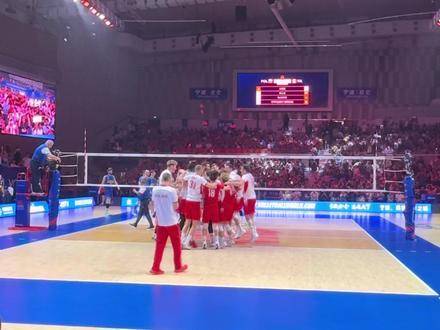 波兰男排直落三局击败意大利，勇夺2025 VNL桂冠