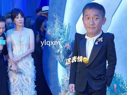 拍照对决现场！哈哈，伟仔在爱妻镜头前竟流露腼腆本色