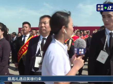 转发！共迎英烈归乡！朱一龙现场迎接志愿军烈士