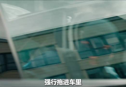 失忆冒牌蝙蝠侠遇劫匪，马蜂神助攻