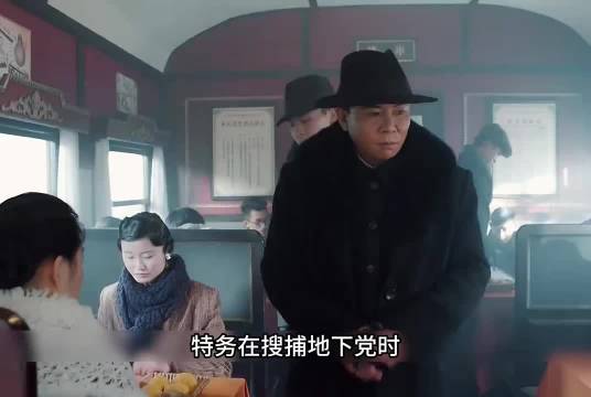 女孩只是在火车上吃了份白面条不料竟遭到了特务的杀害
