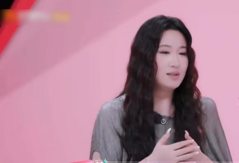 张家齐母女相处引热议，锤娜丽莎发长文，称“别再艾特我关于闺女的内容了，我不想再被气第N遍”