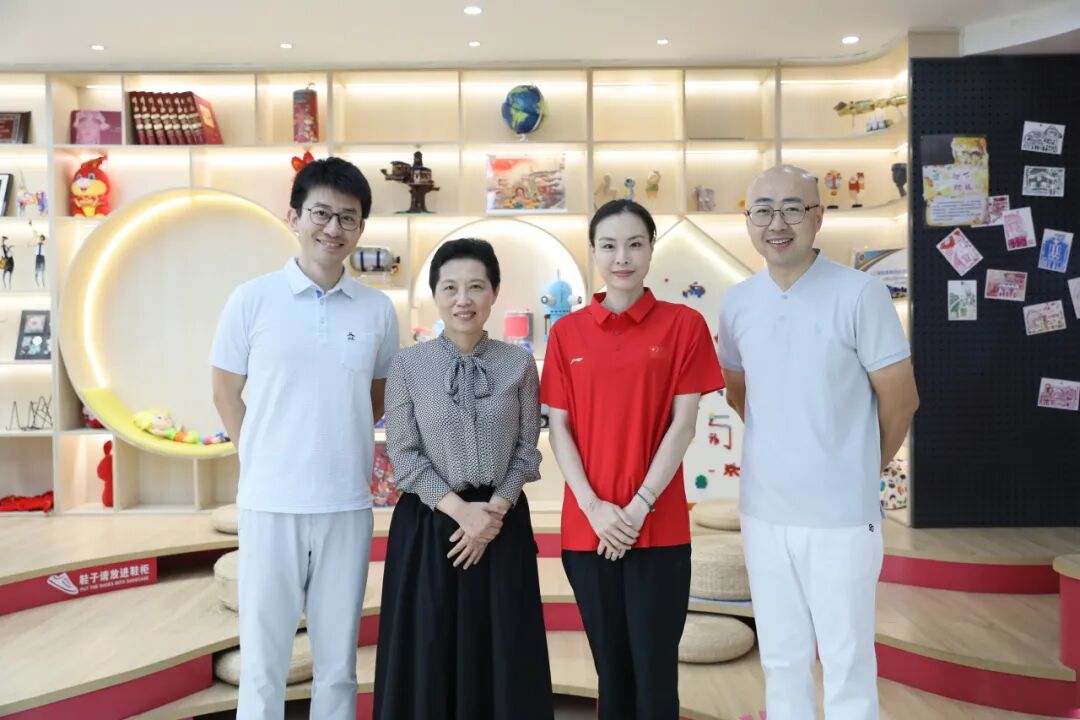 跳水奥运冠军吴敏霞走进徐汇校园！爱菊小学“大咖进校园”体育系列专场启幕