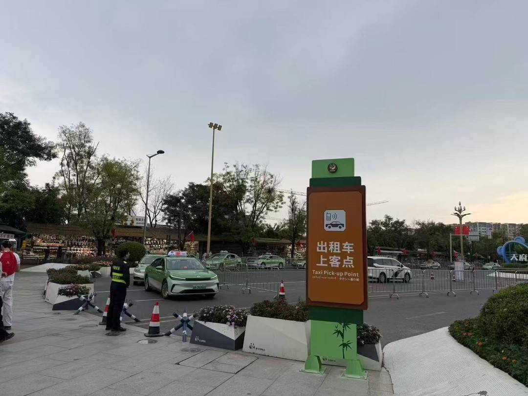 护航“双节”出行！成都交通运输部门持续净化景区商圈客运秩序