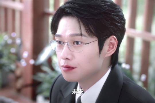 赵今麦魏大勋直播花絮互动，剧中拉扯戏份氛围感溢出屏幕
